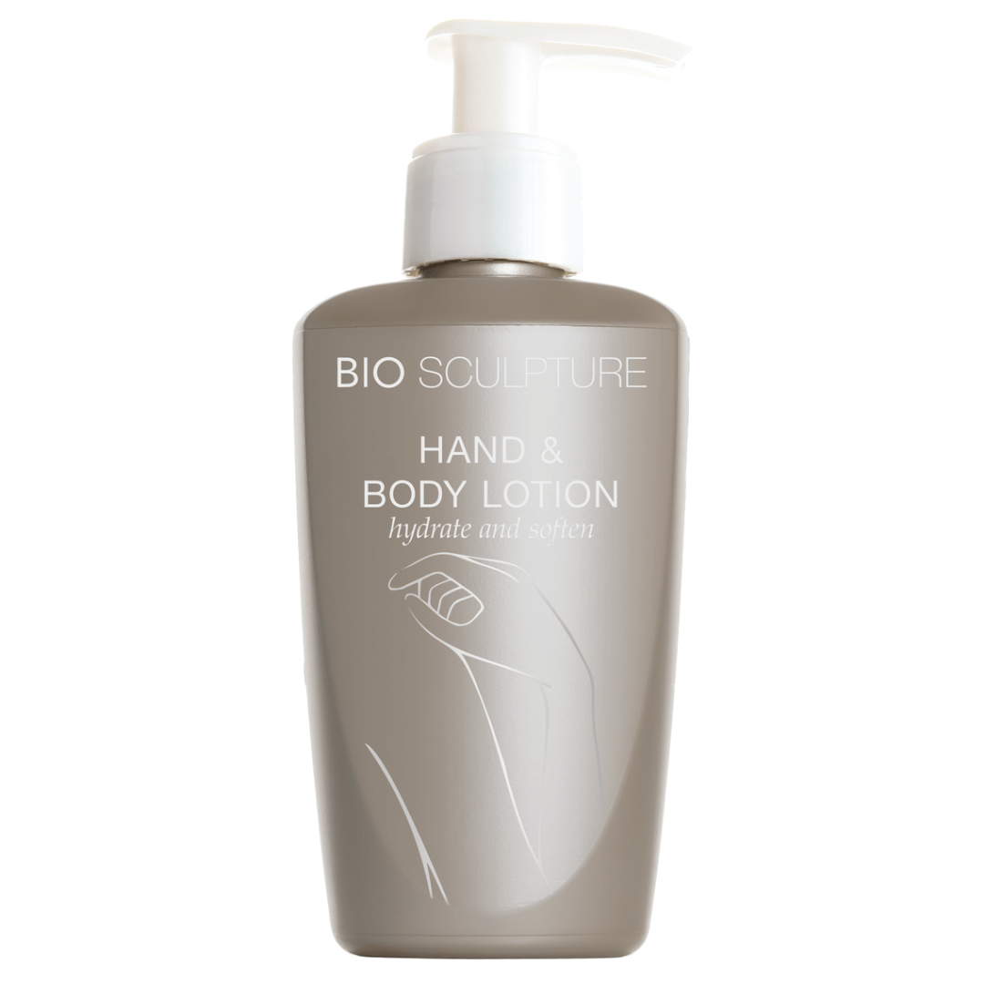 Hand & Body Lotion - SPA SPA Die nicht fettende und leichte BIO SCULPTURE Hand & Body Lotion wurde speziell mit Sheabutter und Vitamin E-Öl formuliert, um der Haut ein weiches und feuchtigkeitsspendendes Gefühl zu verleihen.Der frische und subtile Duft vo