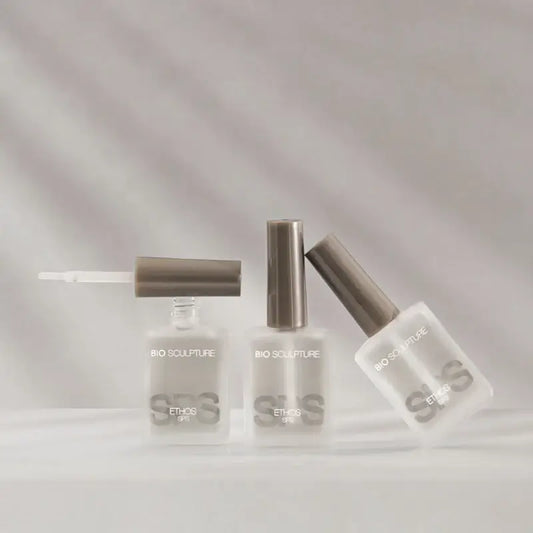 0320 Sps - ETHOS ETHOS ETHOS Sps NageltypFür problematische Nägel, bei denen die Haltbarkeit des Produkts durch fettige Nägel beeinträchtigt wird MerkmaleEinzigartige säurefreie Formel VorteileVerbesserte Produkthaftung Ermöglicht eine einfachere Gelentfe