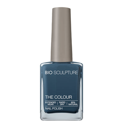 Nordic Dust Nail Polish – Bio Sculpture Produktflasche; Farbton ein kühles, rauchiges Blau mit dezenten grauen Untertönen