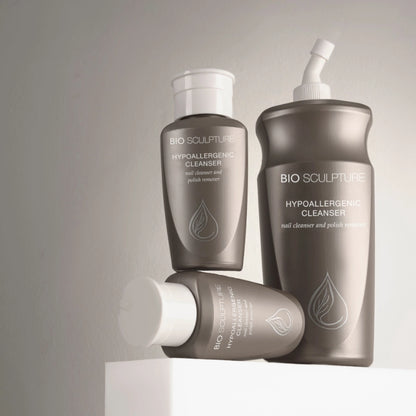 Nail Cleanser Flüssigkeiten Milder Reiniger zum Entfernen der Dispersionsschicht und zum Reinigen der Nagelplatte. Seine Inhaltsstoffe helfen, ein Austrocknen des Nagels und der umliegenden Haut zu verhindern. Enthält Granatapfelextrakt und hat daher eine