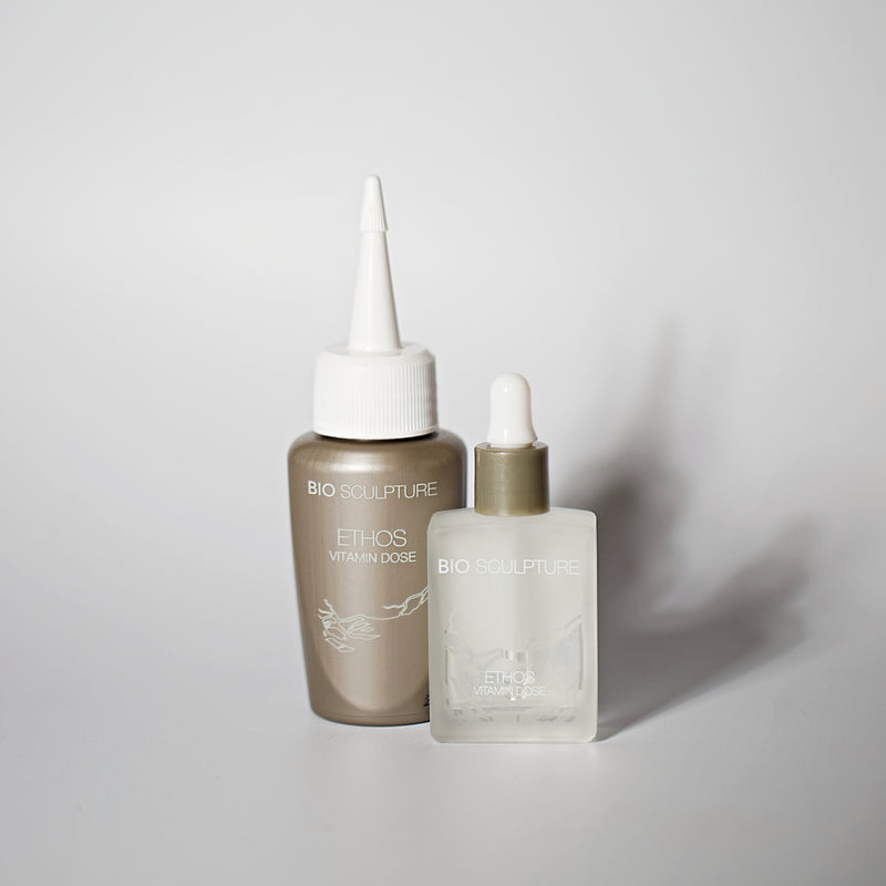 50ml Vitamin Dose & Spout Flüssigkeiten Vitamin Dose muss auf saubere Nägel aufgetragen werden, damit Ihre Nagelplatte die Vitamine B1, B2, B12, Vit C und Vit P aufnehmen kann, die für den Zellstoffwechsel und die Keratinstruktur für ein gesundes Nagelwac