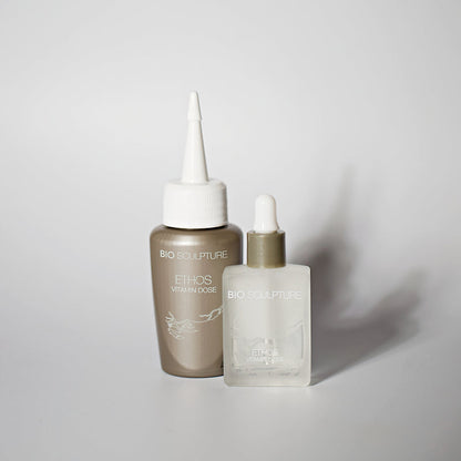 50ml Vitamin Dose & Spout Flüssigkeiten Vitamin Dose muss auf saubere Nägel aufgetragen werden, damit Ihre Nagelplatte die Vitamine B1, B2, B12, Vit C und Vit P aufnehmen kann, die für den Zellstoffwechsel und die Keratinstruktur für ein gesundes Nagelwac