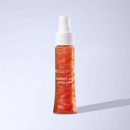 Shimmer Mist SPA Erleben Sie die ultimative Feuchtigkeitsversorgung mit strahlendem Schimmer. Entdecken Sie das Geheimnis strahlender, jugendlicher Haut mit unserem luxuriösen Glowing Shimmer Skin Hydration Mist. Mit Hyaluronsäure angereichert, schließt e